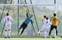 DIE WEISSROTE A-JUGEND SETZT DEN SIEGESLAUF GEGEN UDINESE FORT