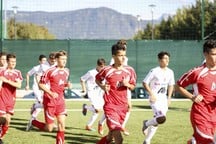 DIE B-JUGEND BEENDET DIE MEISTERSCHAFT MIT EINER 3:2 NIEDERLAGE